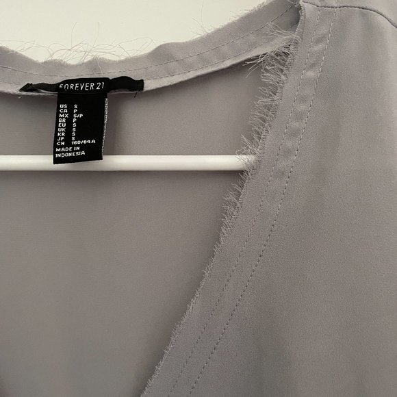 Forever 21 Chiffon Gray V Neck T-Shirt with Pocket - Picture 3 of 3